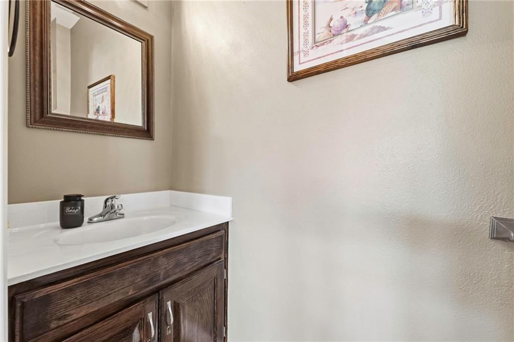 Photo 25 of 34 - 519 Holt Drive, Liberty, MO 64068