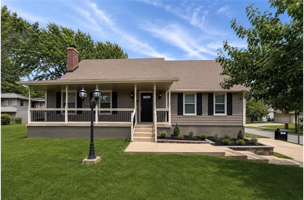 1636 Thames Drive NE — photo 1