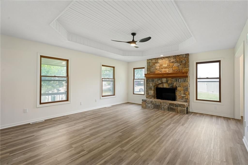 1636 NE Thames Drive — photo 8