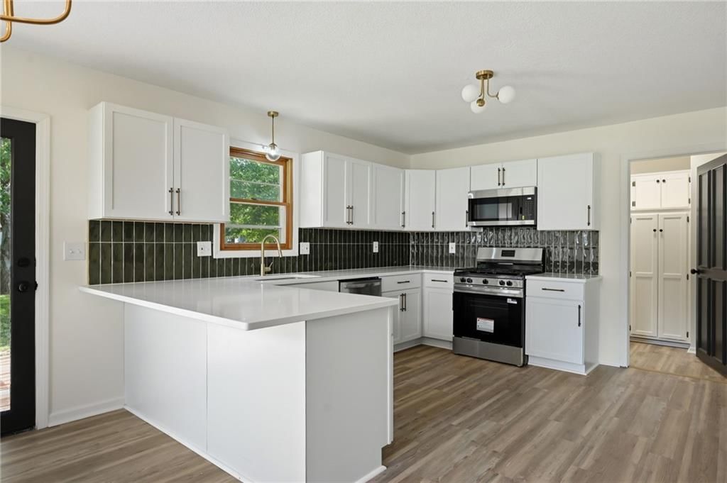 1636 NE Thames Drive — photo 12