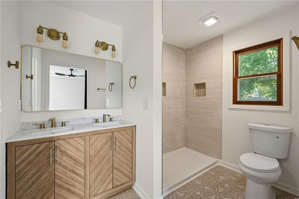 1636 NE Thames Drive — photo 18