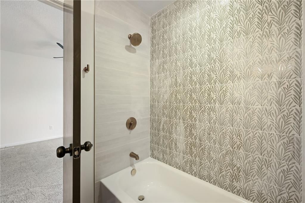 1636 NE Thames Drive — photo 21