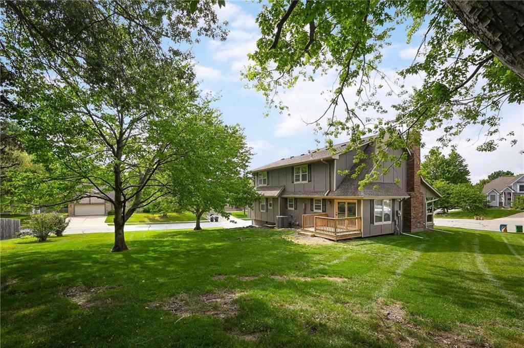 1636 NE Thames Drive — photo 31