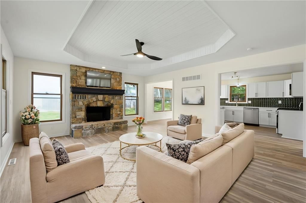 1636 NE Thames Drive, Lee's Summit, MO