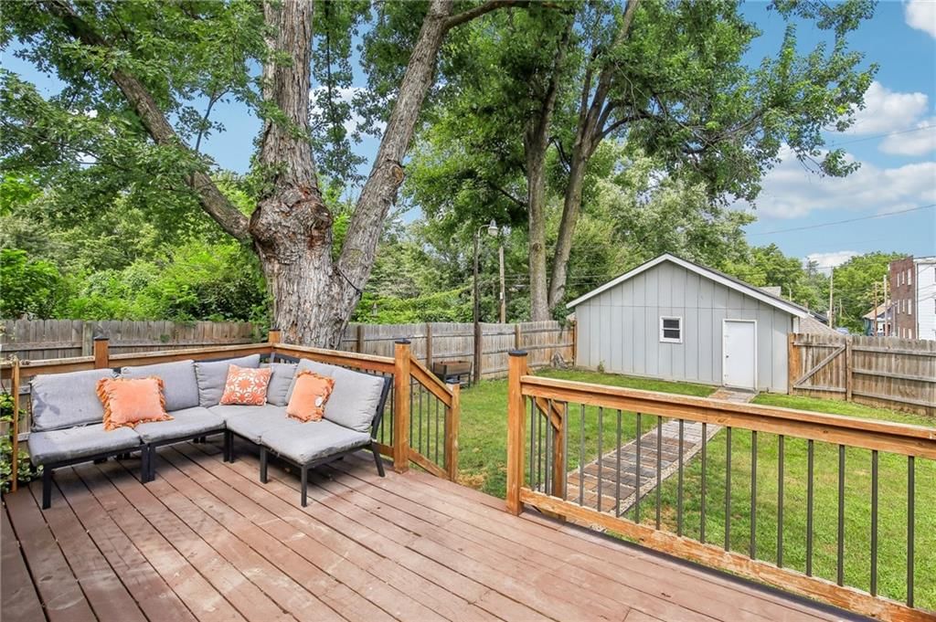 3924 Windsor Avenue — photo 31