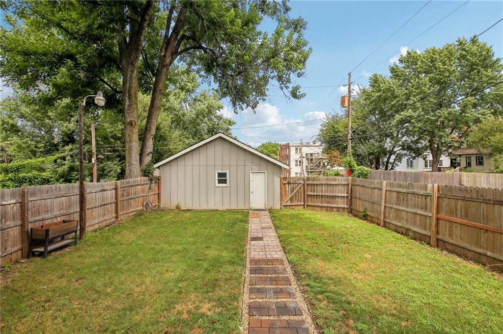 3924 Windsor Avenue — photo 32