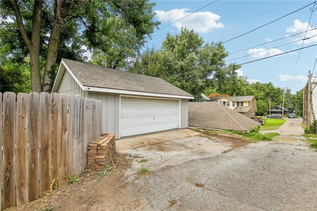 3924 Windsor Avenue — photo 33
