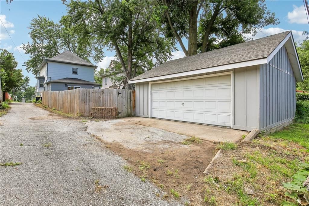 3924 Windsor Avenue — photo 34
