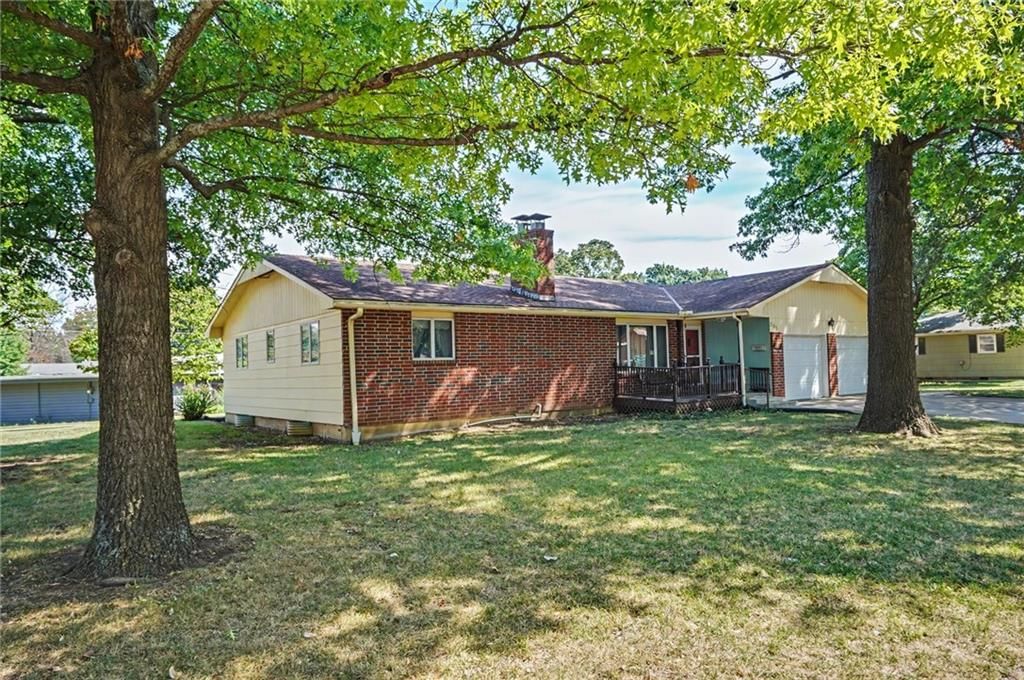 305 E Monroe Street — photo 11