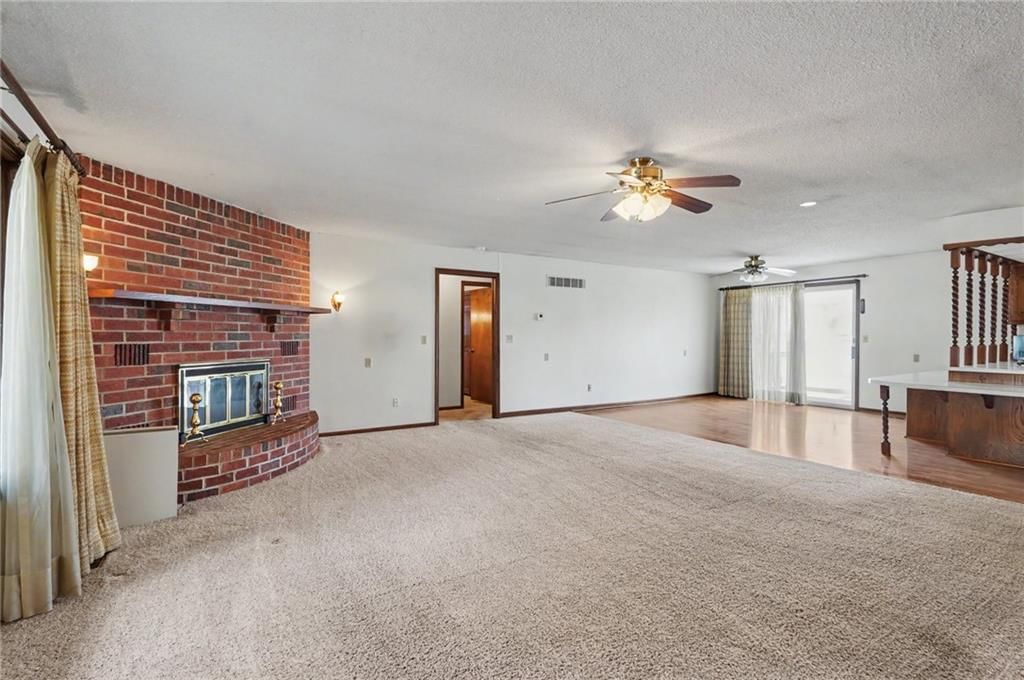 305 E Monroe Street — photo 16