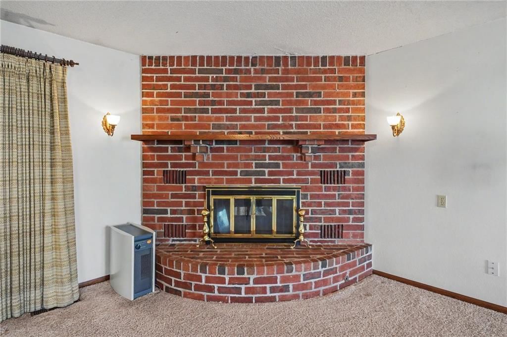 305 E Monroe Street — photo 17