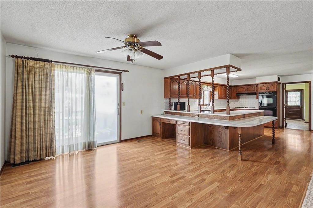 305 E Monroe Street — photo 19
