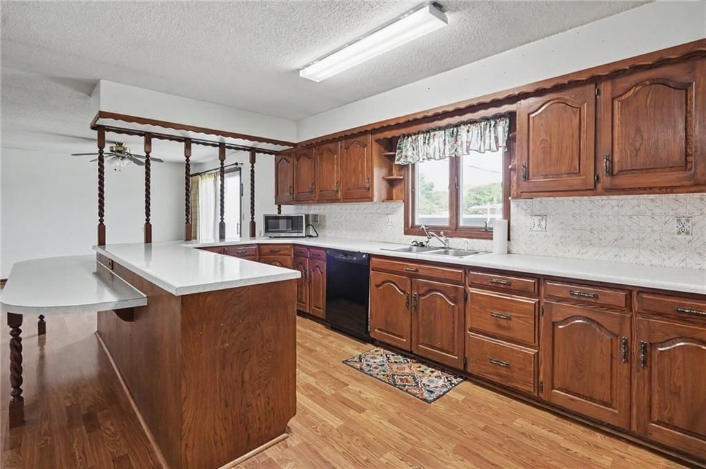 305 E Monroe Street — photo 22