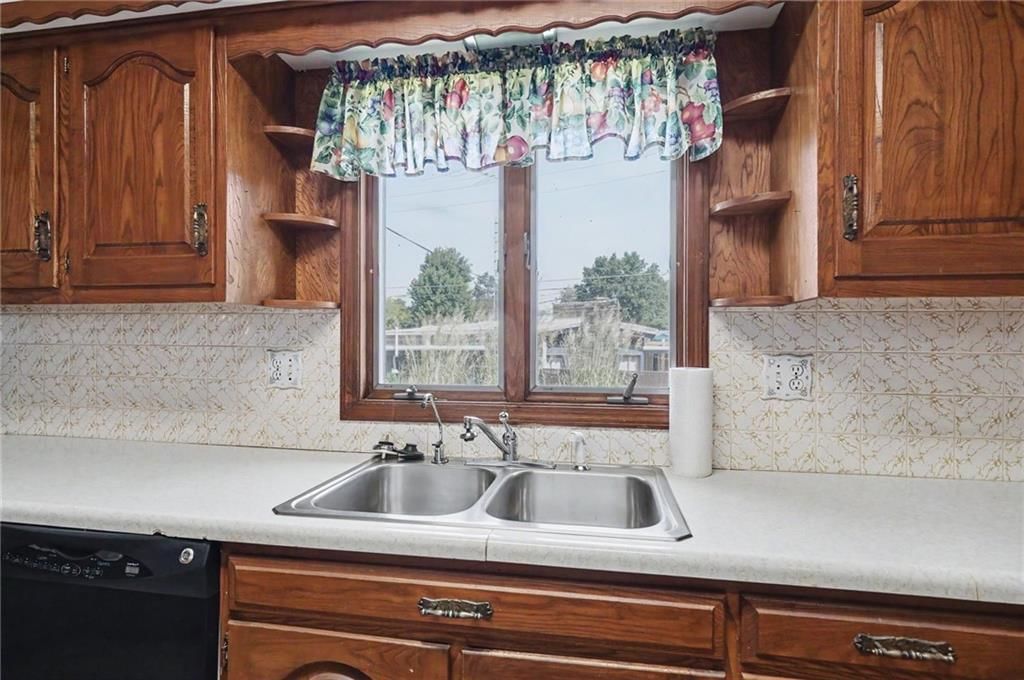 305 E Monroe Street — photo 24
