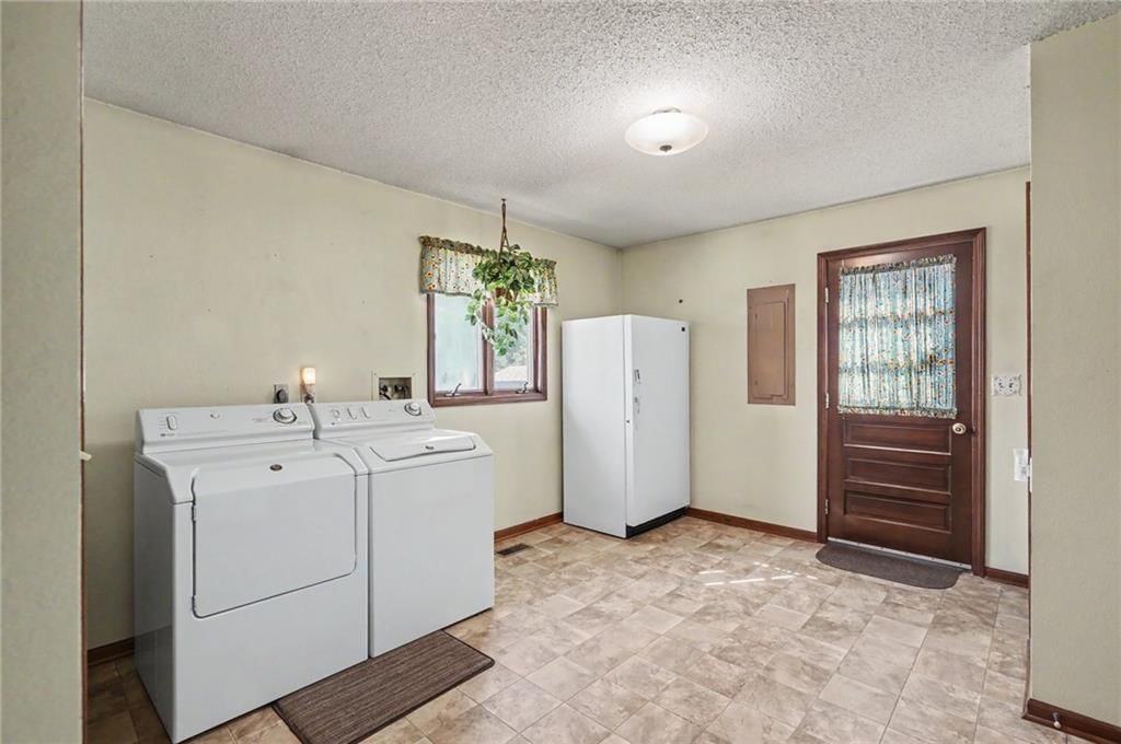 305 E Monroe Street — photo 26