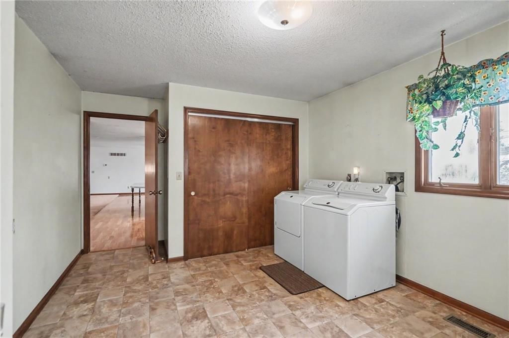 305 E Monroe Street — photo 27