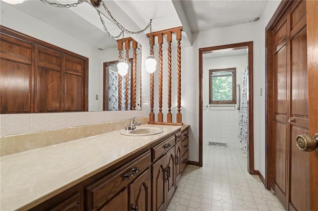 305 E Monroe Street — photo 31