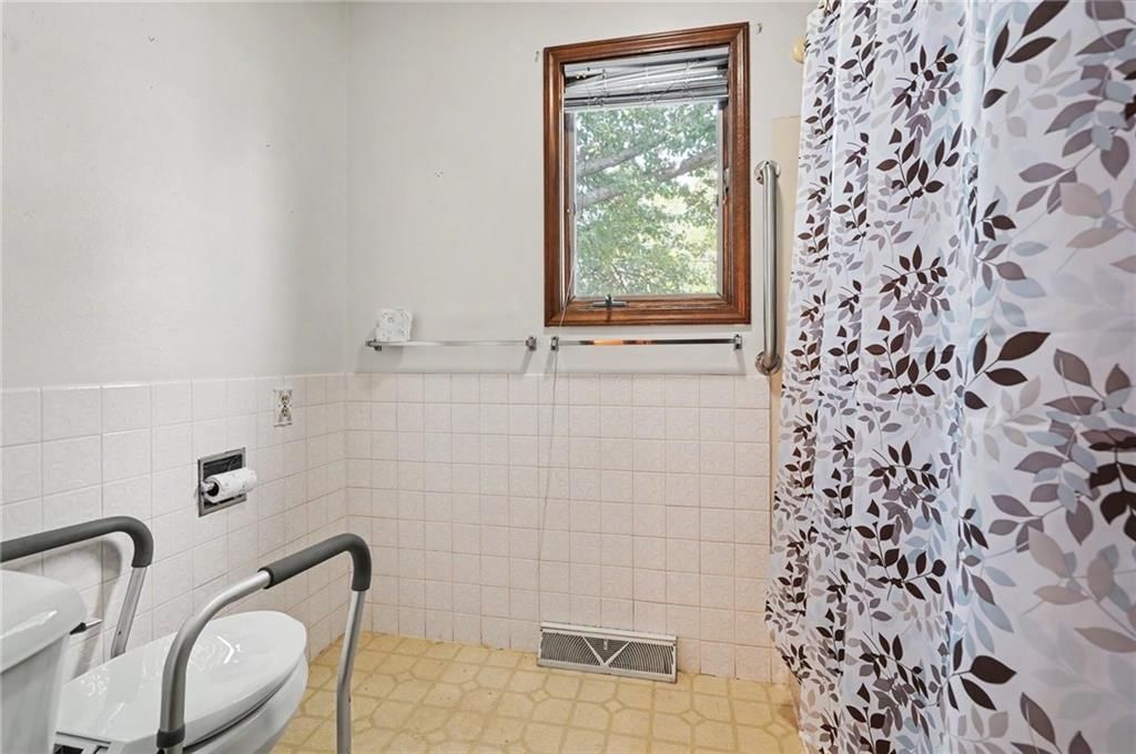 305 E Monroe Street — photo 32