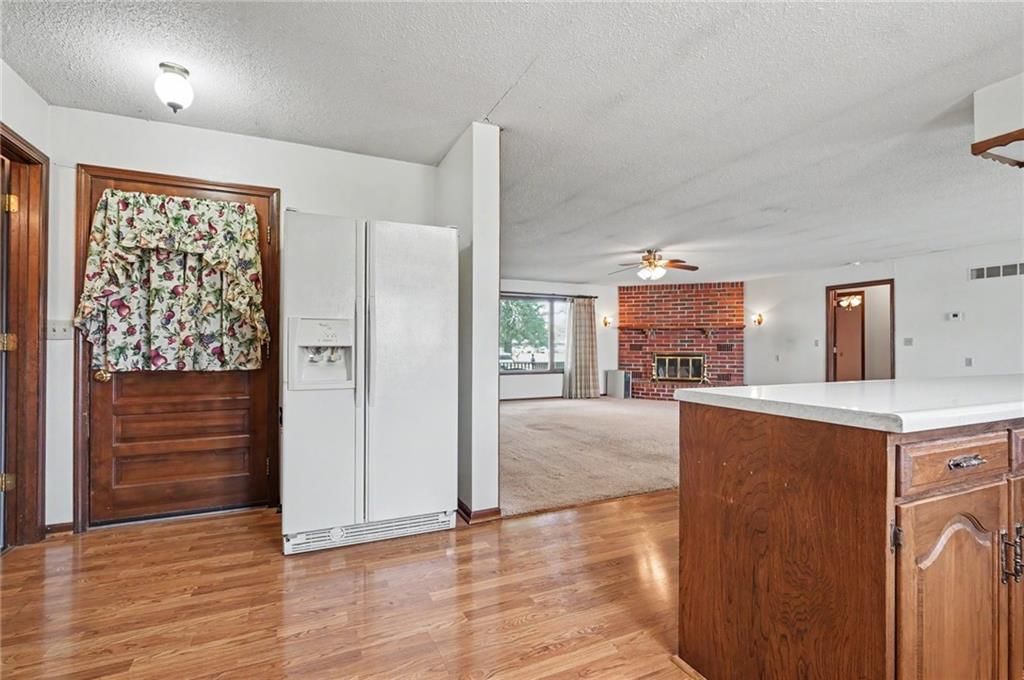 305 E Monroe Street — photo 35