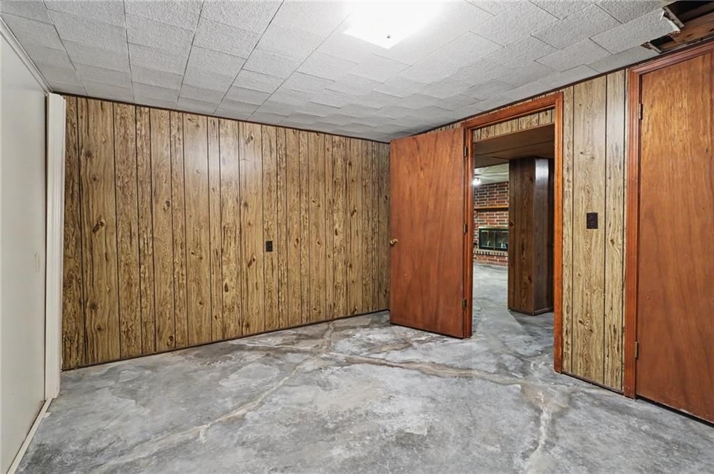 305 E Monroe Street — photo 44