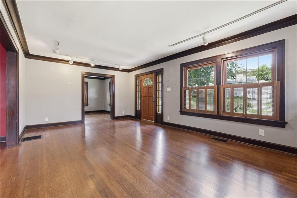1315 W 50th Terrace — photo 8