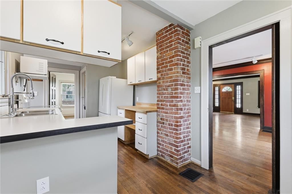 1315 W 50th Terrace — photo 16