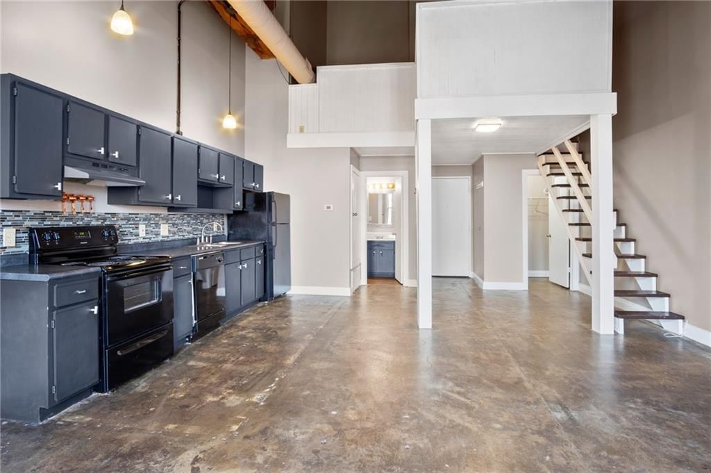113 W 5th Street — photo 1