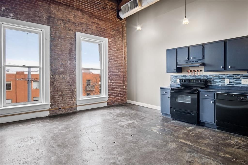 113 W 5th Street — photo 8