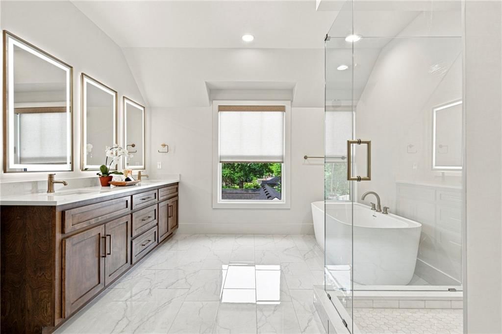 2907 W 72nd Terrace — photo 39