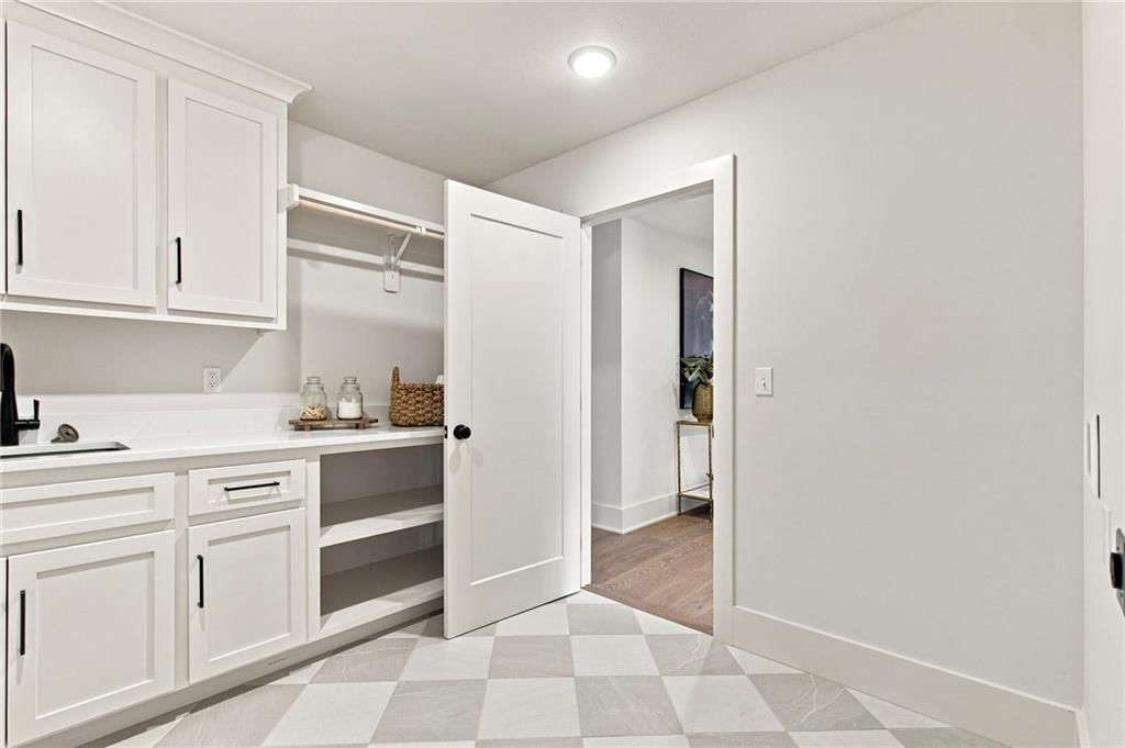 2907 W 72nd Terrace — photo 61