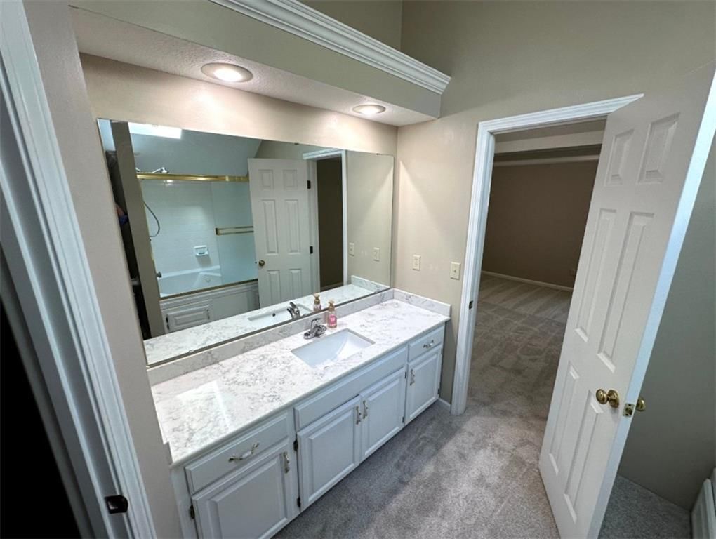 125 NW Whitlock Street — photo 5