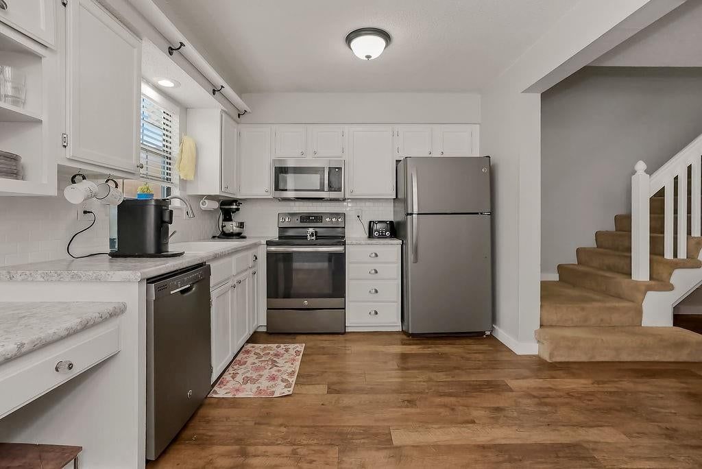 404 NE 6TH Street — photo 8