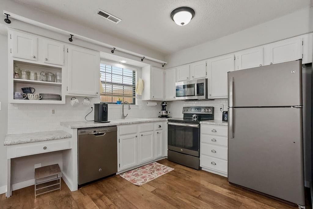 404 NE 6TH Street — photo 9