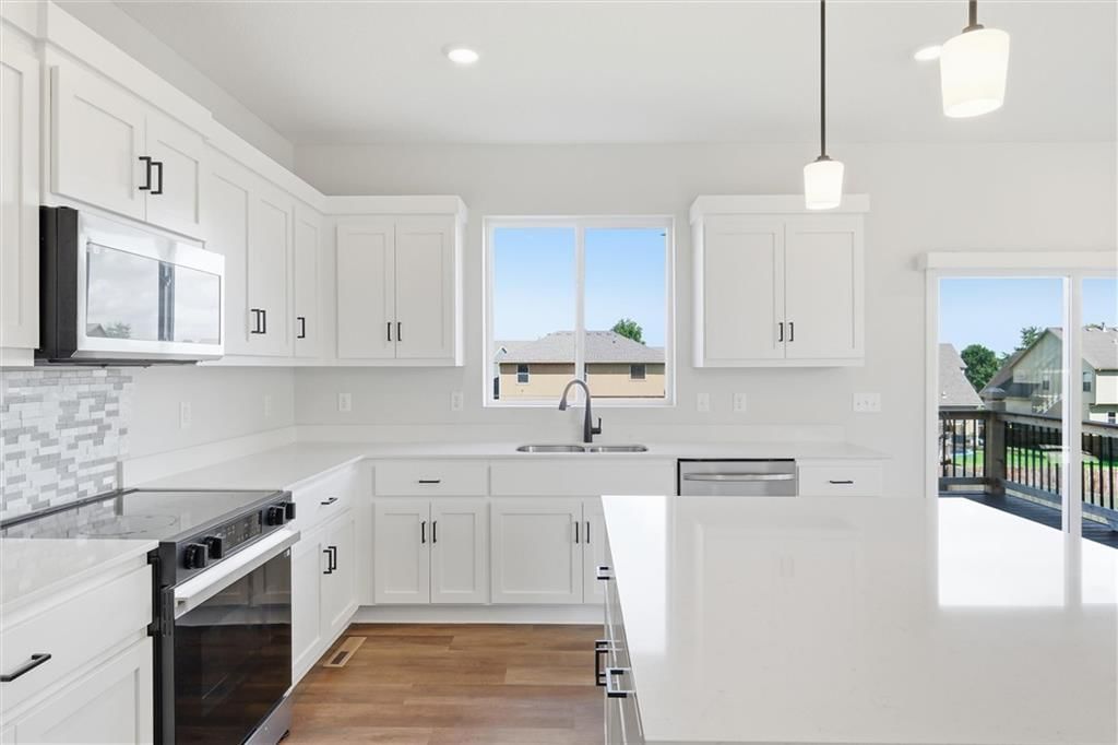 413 Woodview Drive — photo 16