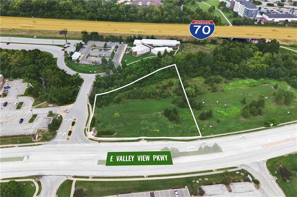 19330 E Valley View Parkway, Independence, MO: listing photo 3