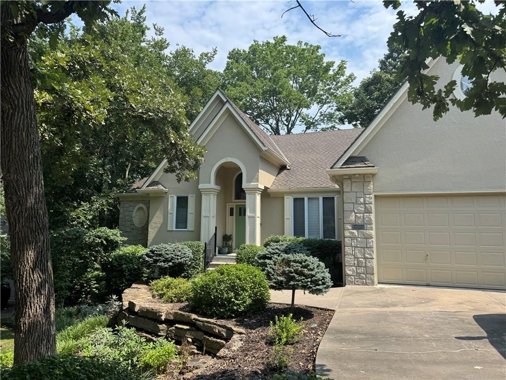 2228 SW Waterfall Place — photo 1
