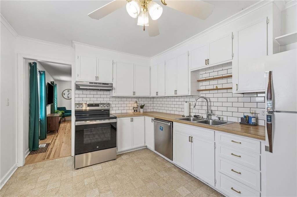 601 W 86th Terrace — photo 8