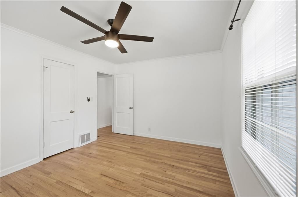 601 W 86th Terrace — photo 11