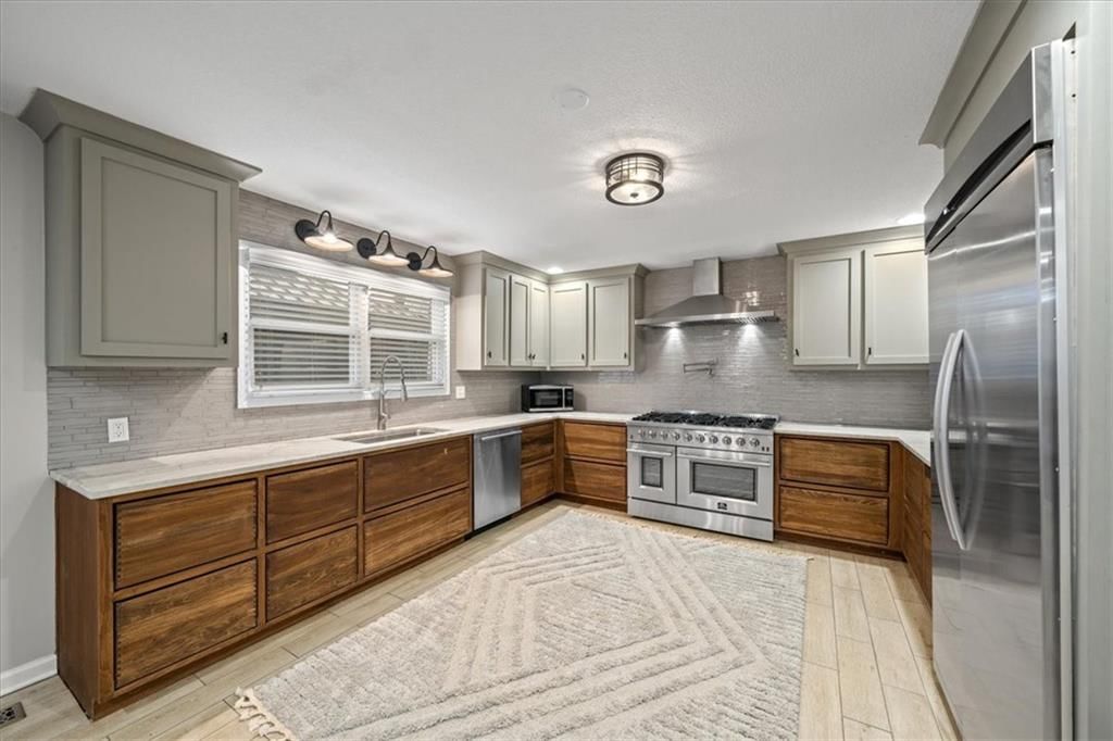 3617 NW Blue Jacket Drive — photo 2
