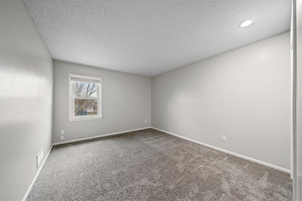 3617 NW Blue Jacket Drive — photo 35