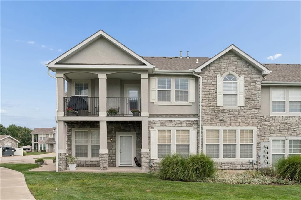 15945 S Crestview Drive — photo 1