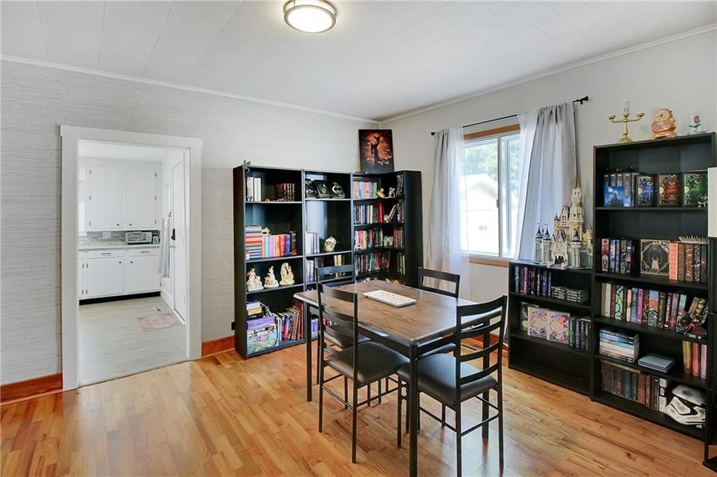 2511 Clark Avenue — photo 8