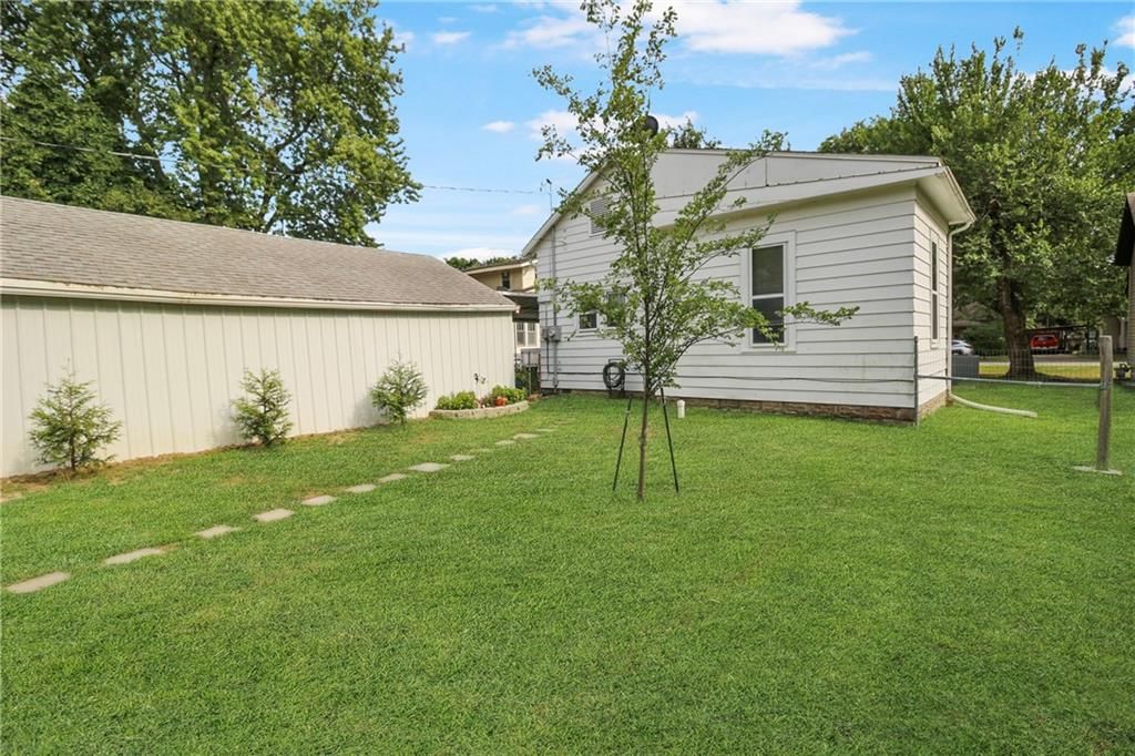 2511 Clark Avenue — photo 24
