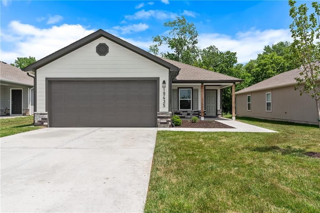435 Valley View Drive — photo 1