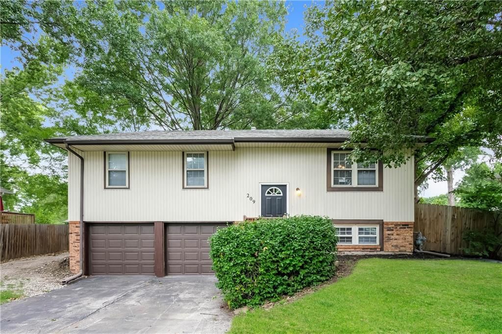 209 Valley Drive — photo 1