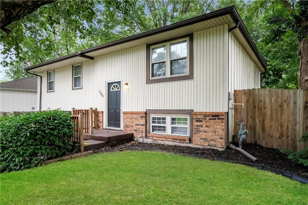 209 Valley Drive — photo 2