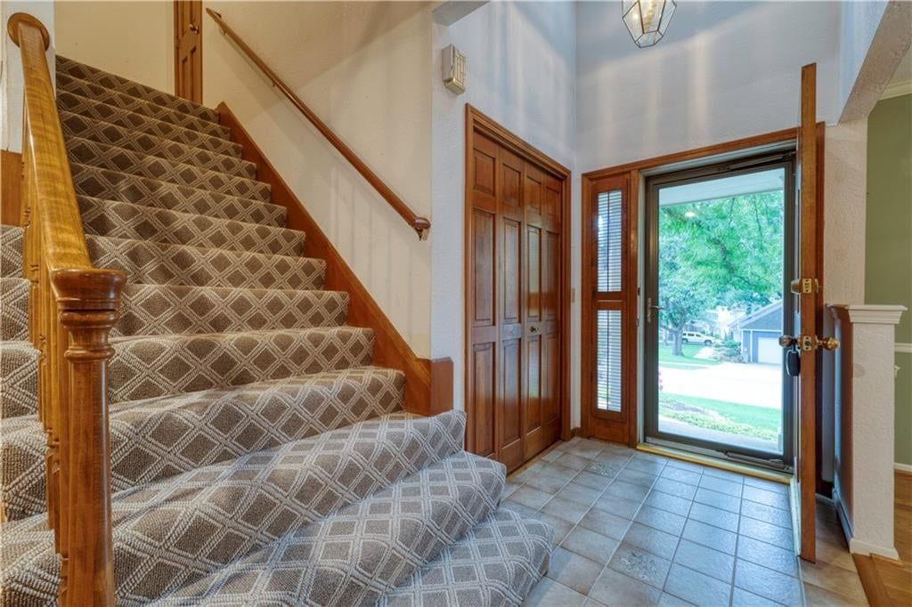 9613 W 115th Terrace — photo 3