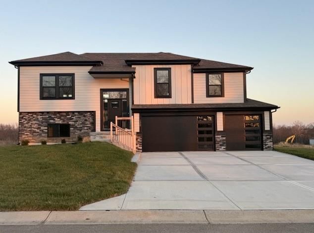 1341 N Holland Drive — photo 1