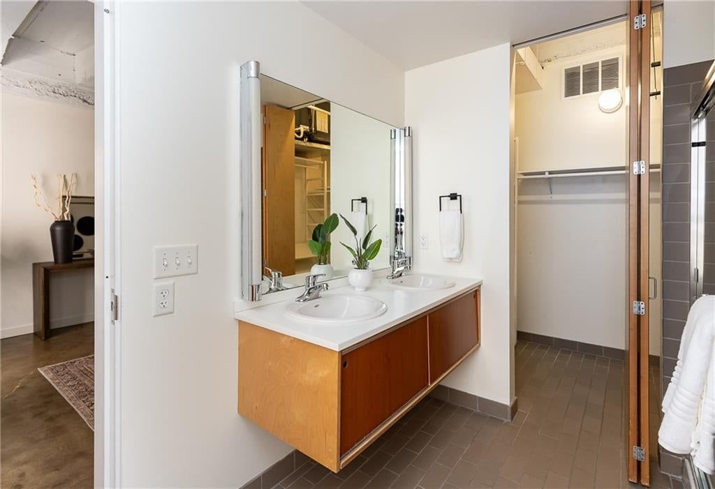 21 W 10th Street — photo 17
