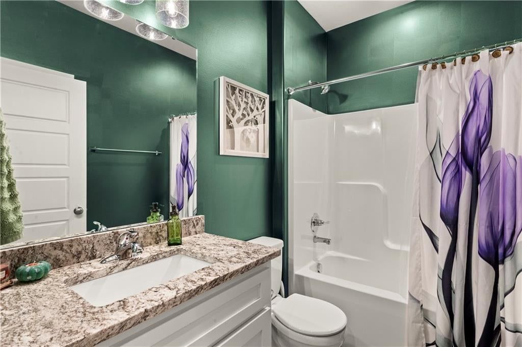 809 NE Algonquin Street — photo 28